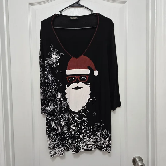 T9251004 Vanilla Sugar Black and Red Santa V-neck Tee. - Picture 2 of 8